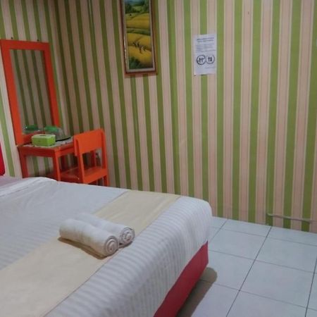 Hotel Krui Syariah Екстер'єр фото