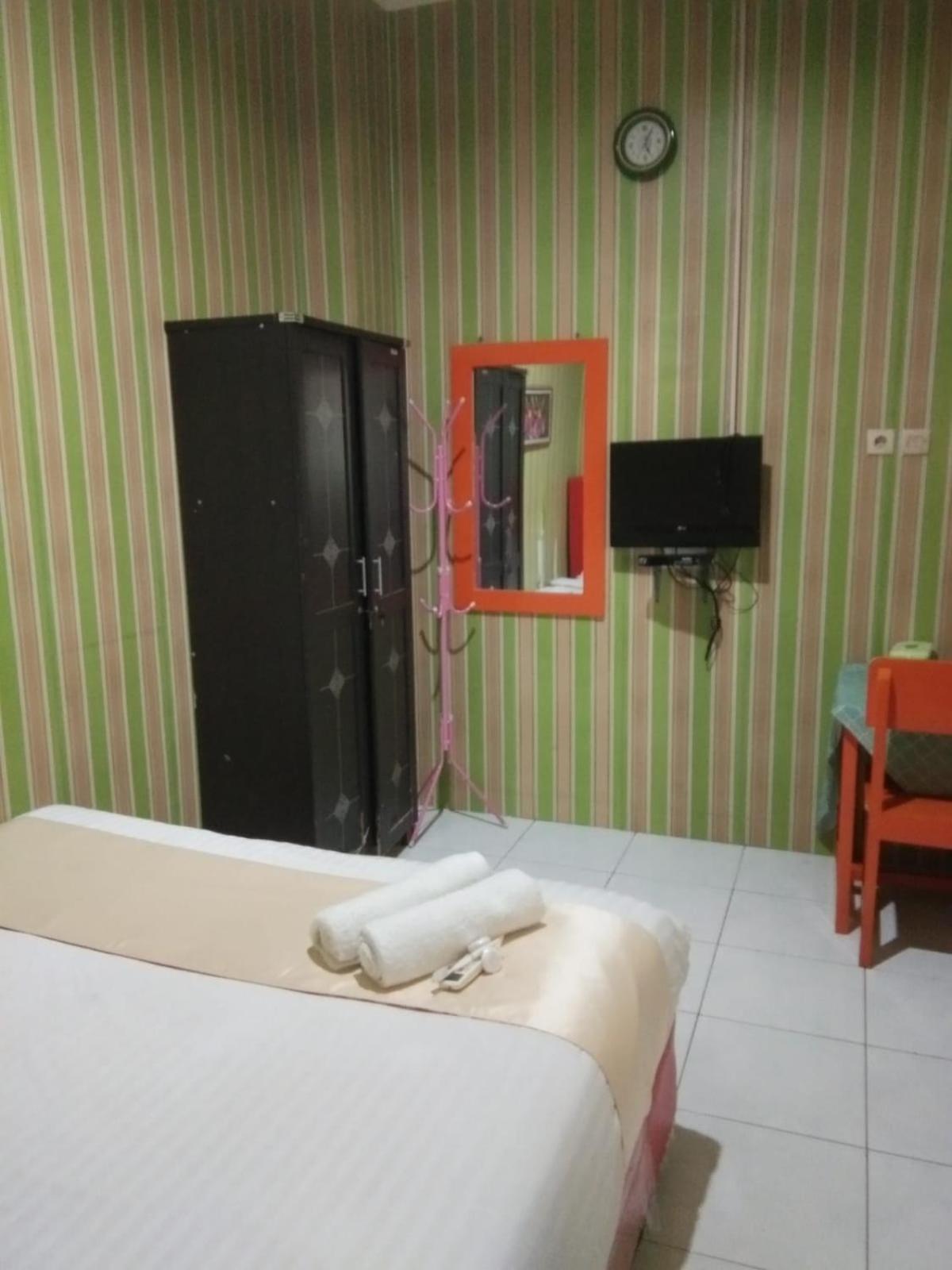 Hotel Krui Syariah Екстер'єр фото