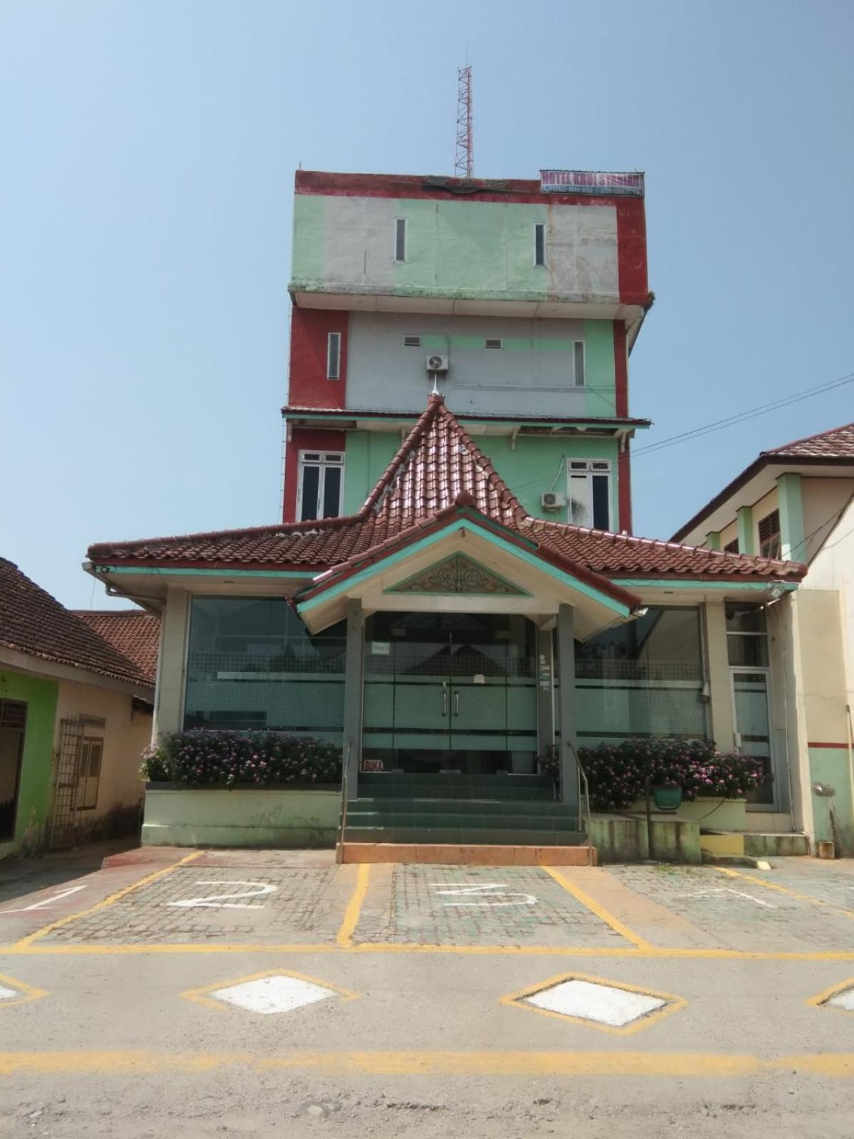Hotel Krui Syariah Екстер'єр фото